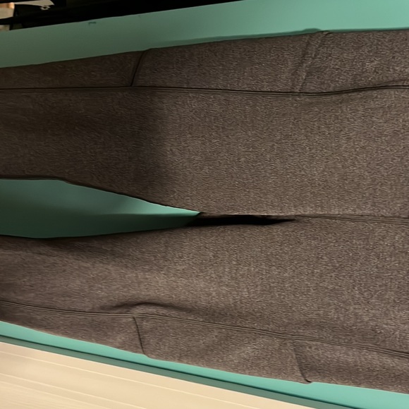 Lululemon Size 4 Leggings, Maybe worn one time - Picture 2 of 8